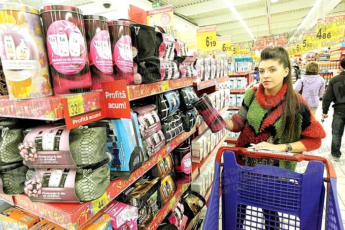 Brad: După 30 de minute, am ales un brad de  2 metri care a  costat 100 de lei