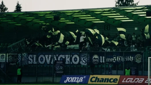 Antrenor pedepsit blând după ce și-a filmat jucătoarele la duș.Tehnicianul a fost interzis în Cehia, dar poate activa în străinătate