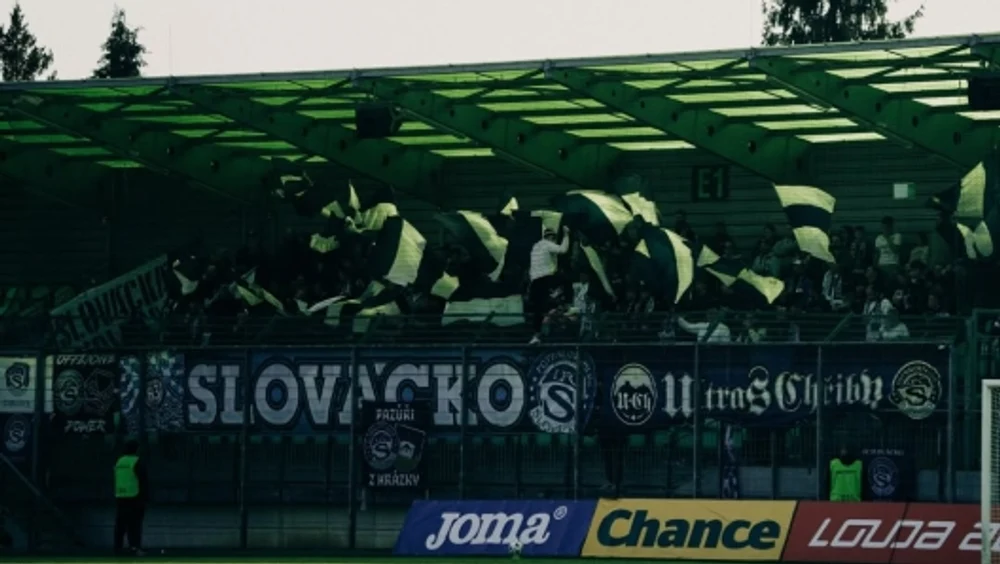 Antrenor pedepsit blând după ce și-a filmat jucătoarele la duș.Tehnicianul a fost interzis în Cehia, dar poate activa în străinătate