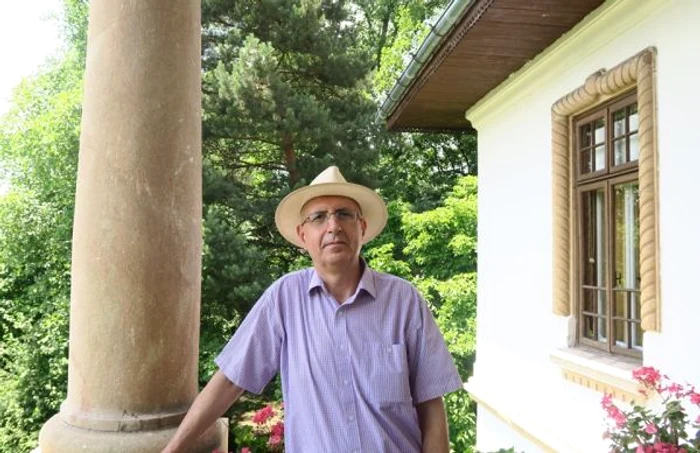 Prof Adrian Săvoiu, la casa boierilor Golescu. Foto Facebook Adrian Săvoiu