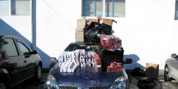 Bărbatul avea maşina plină de ţigări