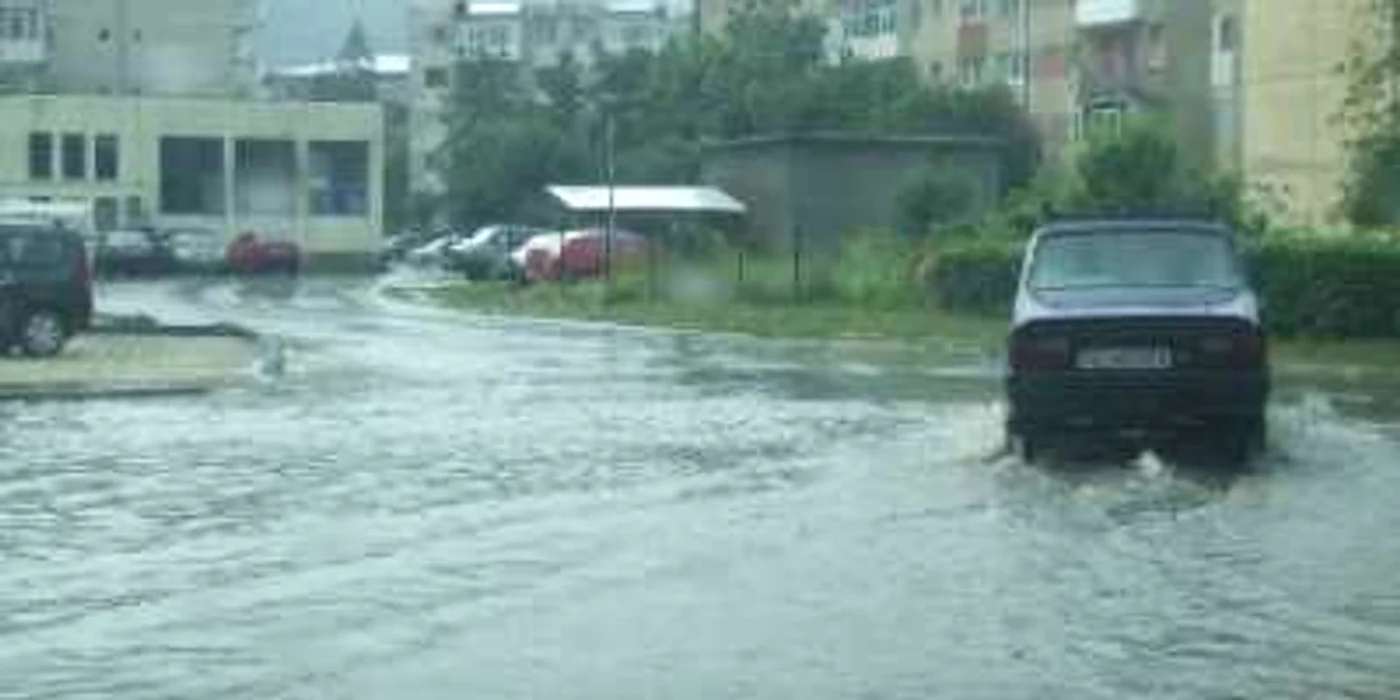 Râmnicu Vâlcea: Pericol de inundaţii în judeţ - Adevărul la minut