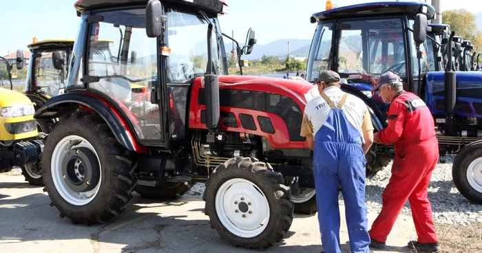 Tractoarele John Dear au fost indisponibilizate de poliţiştii brăileni