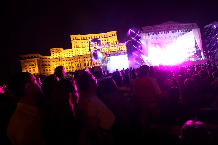 Artişti "vechi" şi noi vor concerta în Piaţa Constituţiei, sâmbătă seară, de la ora 20.00