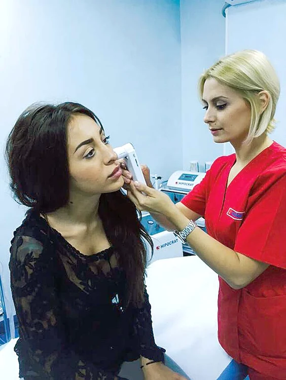 
    Ruby îşi tratează problemele  cu şedinţe de radiofrecvenţăFoto: www.iClara.ro.  