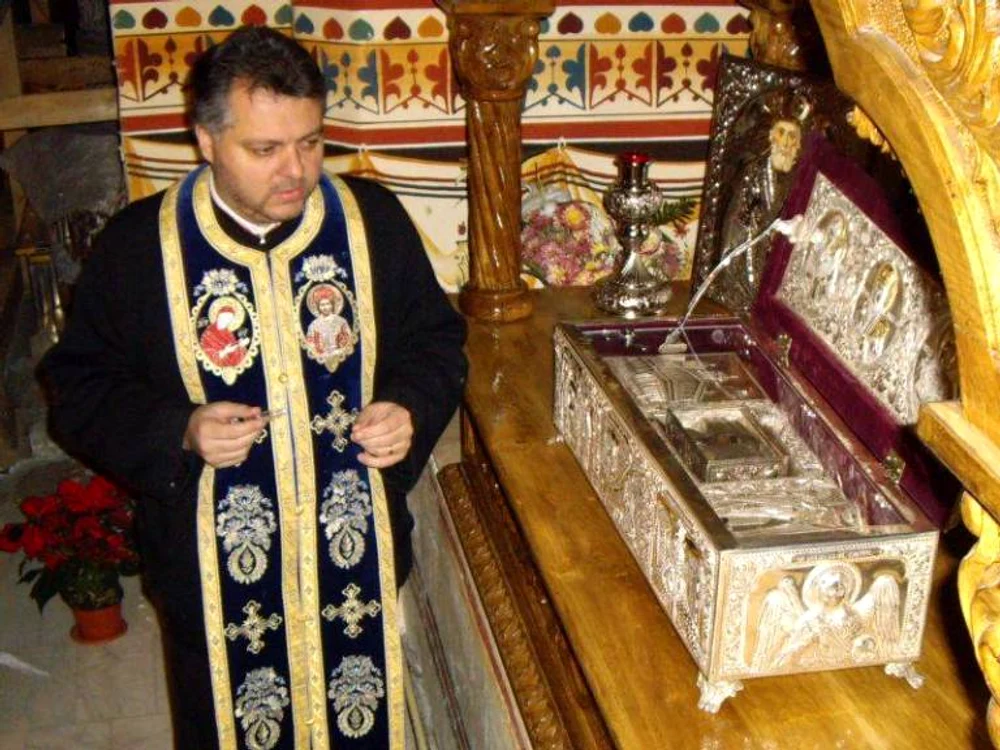 
    Preotul Emil Caramizaru  