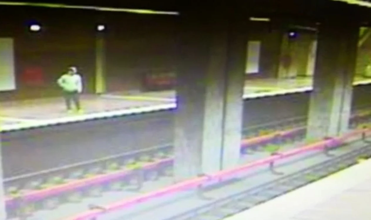 Femeia de 35 de ani s-a sinucis în stația de metrou Apărătorii Patriei