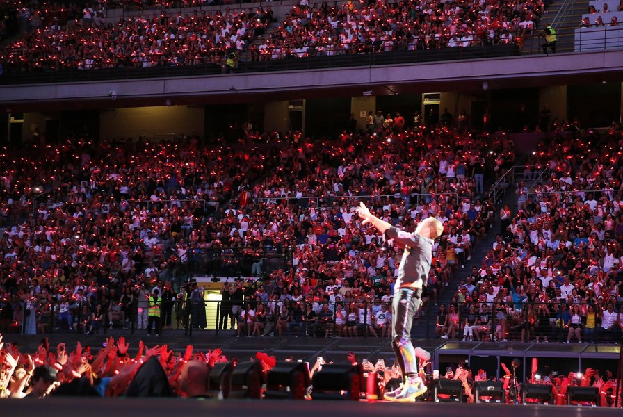 Biletele pentru concertele Coldplay de la București s-au epuizat. Sunt cel mai rapid vândute show-uri din România