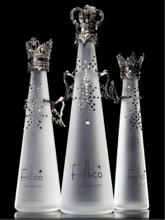Fiecare sticlă de apă Fillico este împodobită cu cristale Swarovski (Foto: Fillico Jewelry Water)
