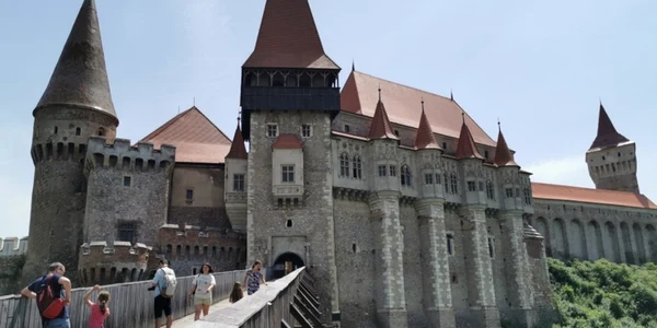 castelul corvinilor si frescele sale unice foto daniel guta adevarul