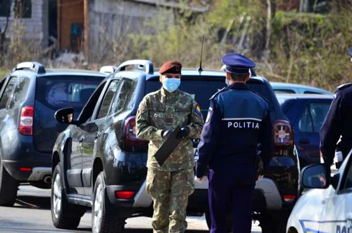 Carantina a fost intaurată într-o parte a localităţii               FOTO: FB Forţele Terestre Române