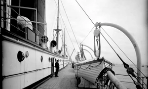 Nouă sute de sticle cu istorie jpeg