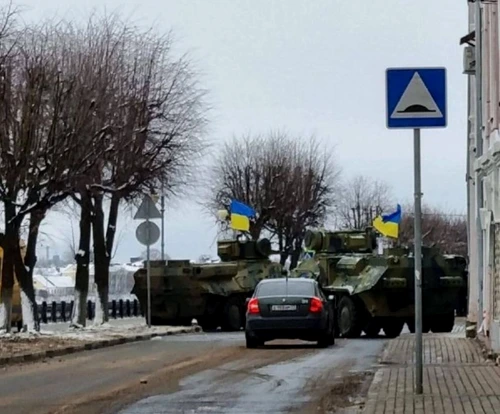Vehicule militare în orașul rusesc Tver.