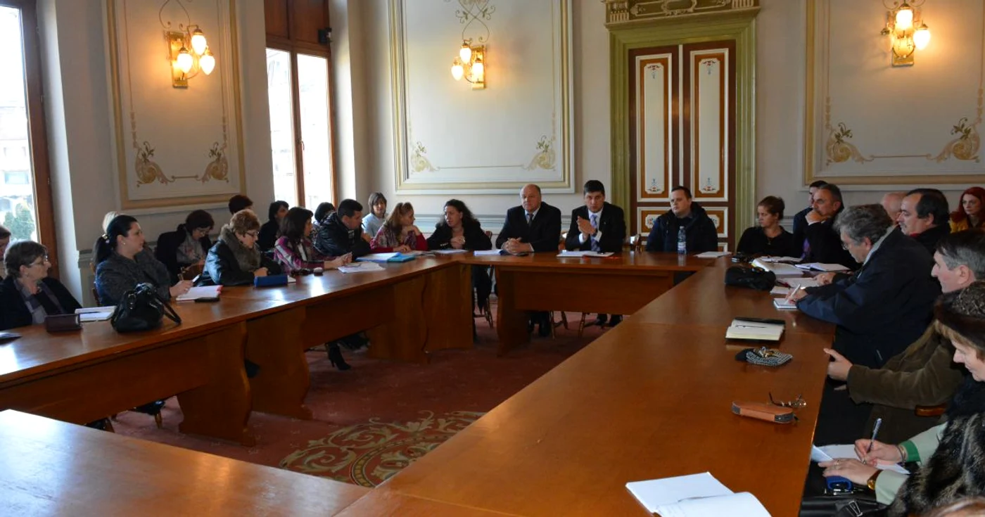 Prin această întâlnire, Executivul Primăriei Municipiului Târgovişte doreşte să stabilească o relaţie clară şi transparentă cu toate unităţile de învăţămând din municipiul Târgovişte.