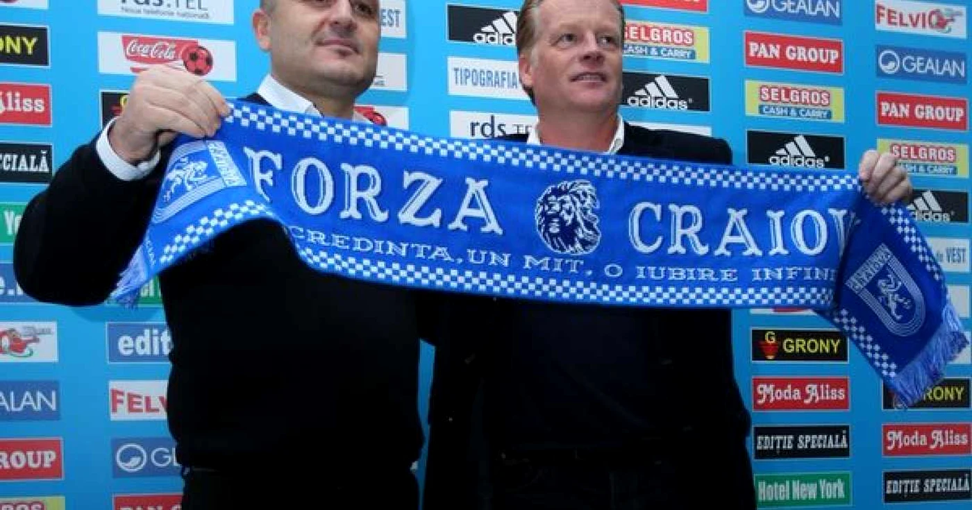 Mark Wotte (dreapta) ascultă de sfaturile lui Mititelu