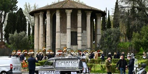 Protest al angajatilor pompelor funebre la Roma FOTO AFP