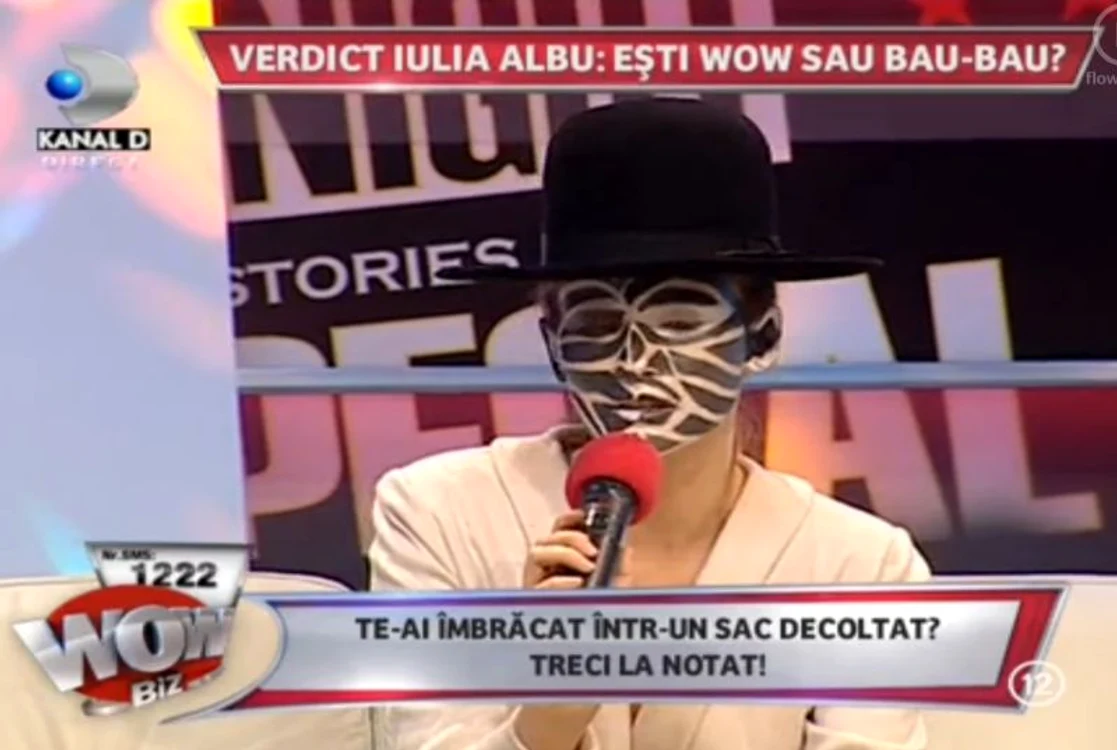 Iulia Albu a venit cu un look horror la emisiune (captură Kanal D)