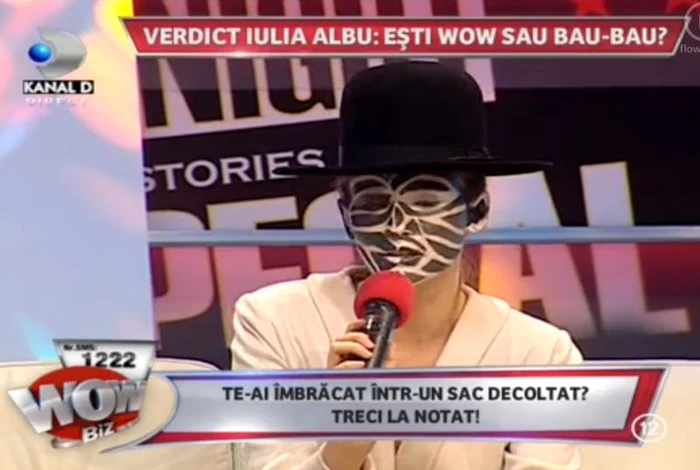 
    Iulia Albu a venit cu un look horror la emisiune (captură Kanal D)  