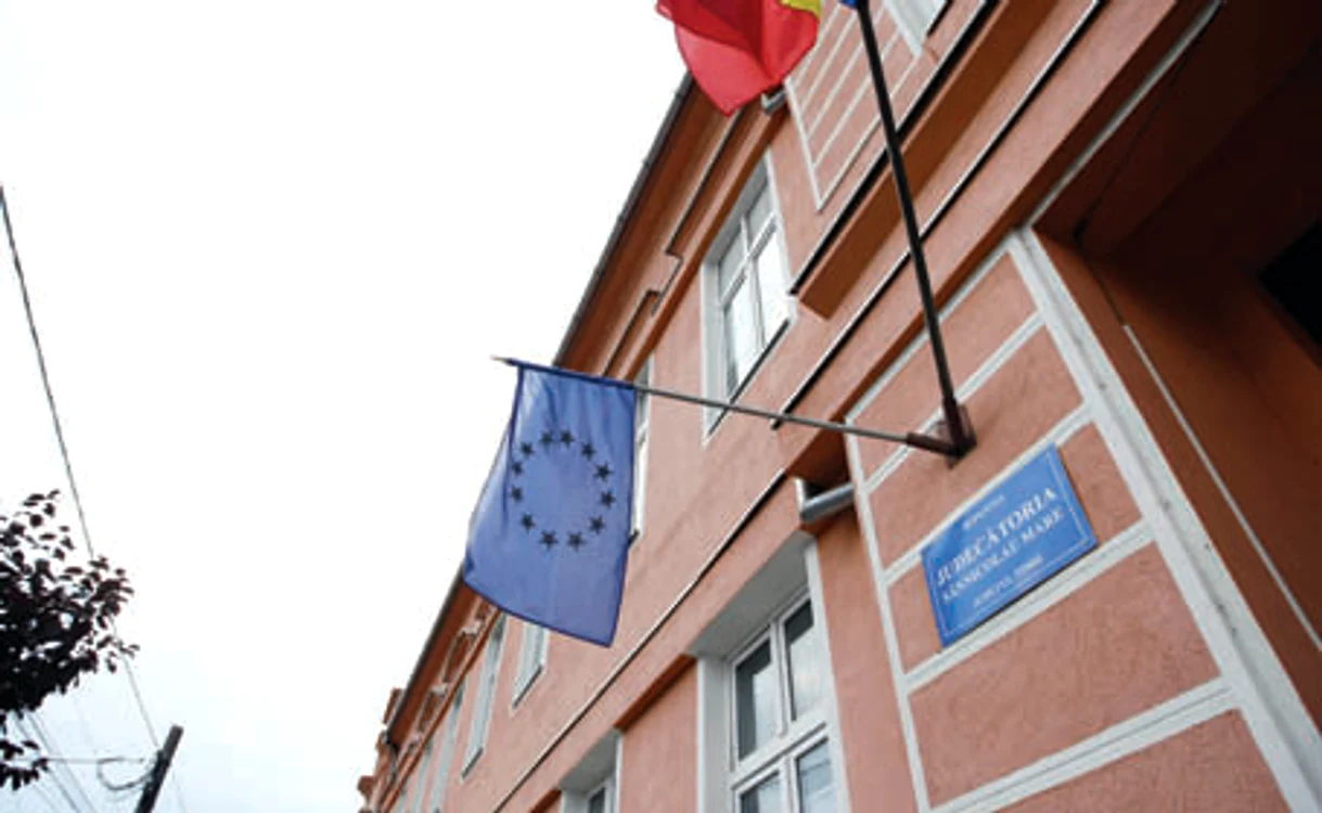 Zamfirescu a fost suspendat din funcţia de prim-procuror al Parchetului Judecătoriei Sânnicolau Mare