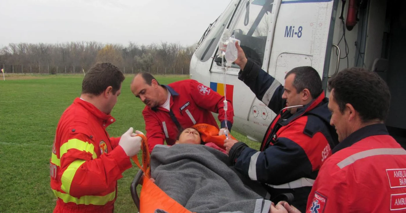 Femeia a fost transportată la Iaşi în această după-amiază