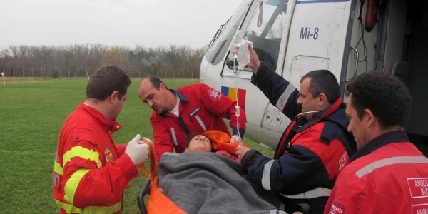 Femeia a fost transportată la Iaşi în această după-amiază