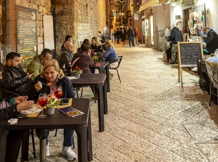 Turiști în Bari Vecchia Foto: Getty images