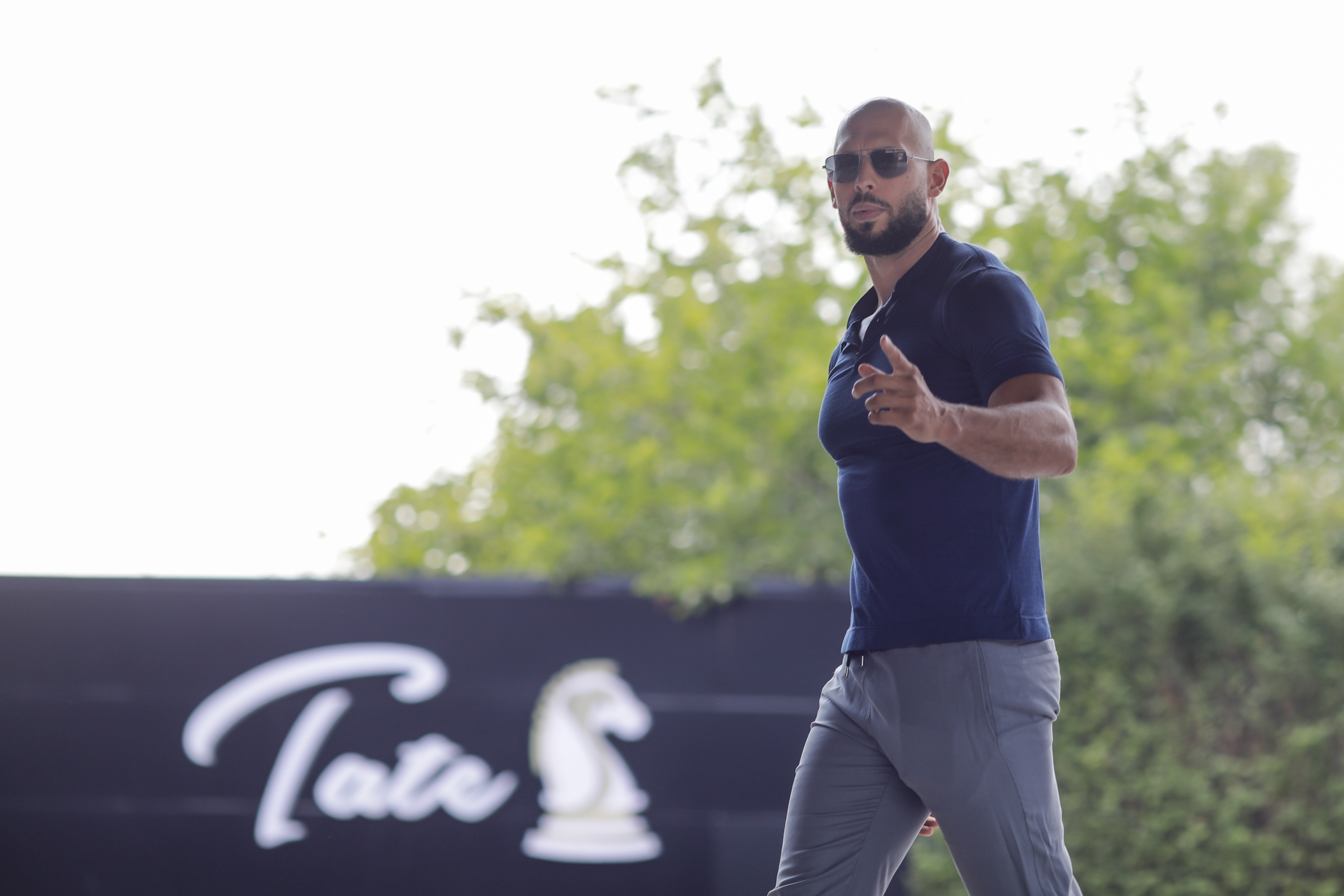 Tinerii din ziua de azi nu văd cu ochi buni feminismul. Andrew Tate, unul dintre idolii generației Z