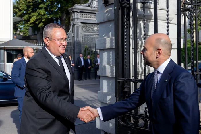 Nicolae Ciucă și ambasadorul Italiei în România FOTO: Gov