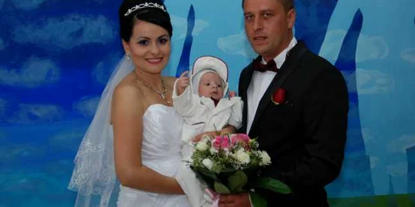 Violeta şi Iulică încadraţi de fiul lor, David Gabriel (foto Andrei Sfetcu)