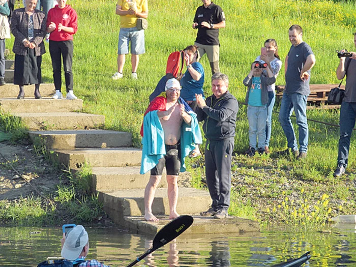 În apele lacului Izvorul Muntelui