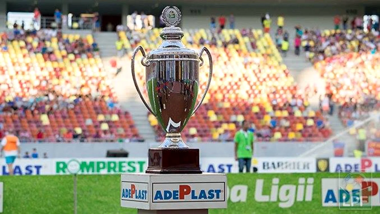 
    Trofeul Cupei Ligii foto: lpf  