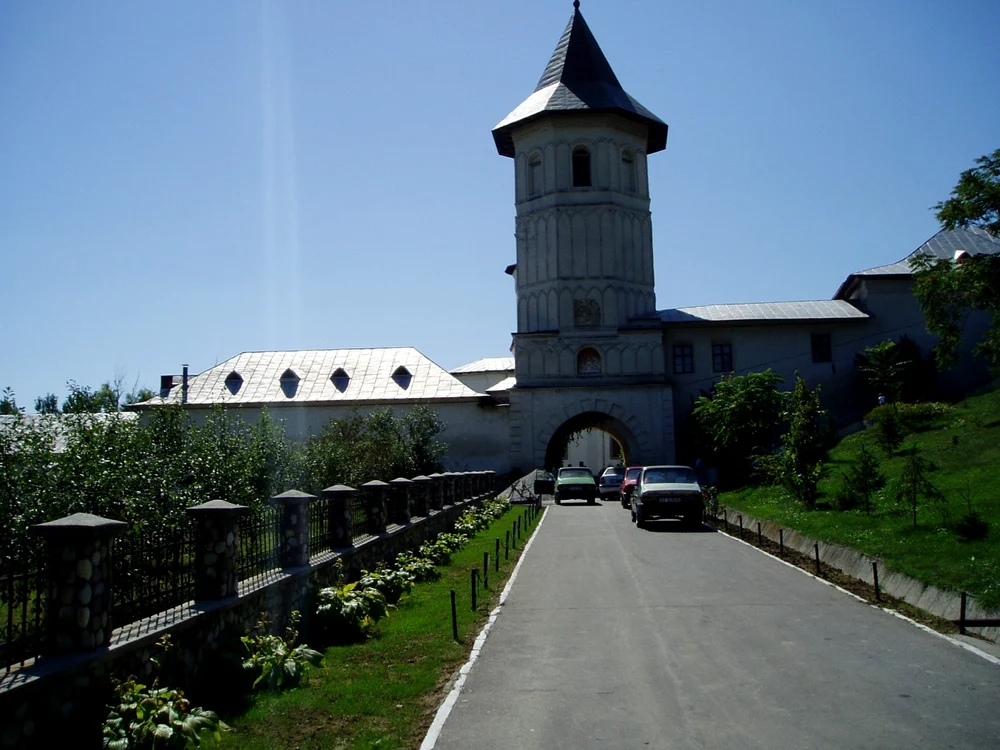Mănăstirea Brâncoveni din judeţul Olt, un simbol al istoriei...