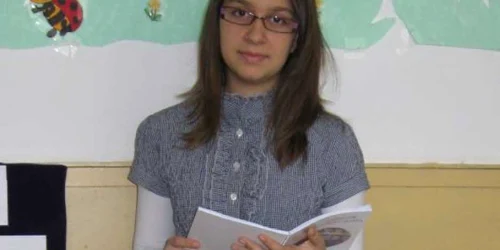 Ştefania vrea să publice o carte cu compunerile scrise de ea
