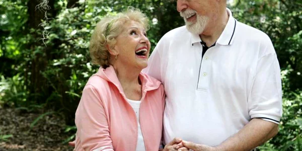 Bătrânii din prezent sunt şi mai activi sexual, iar probleme de disfuncţie erectilă în rândul bărbaţilor au scăzut considerabil 