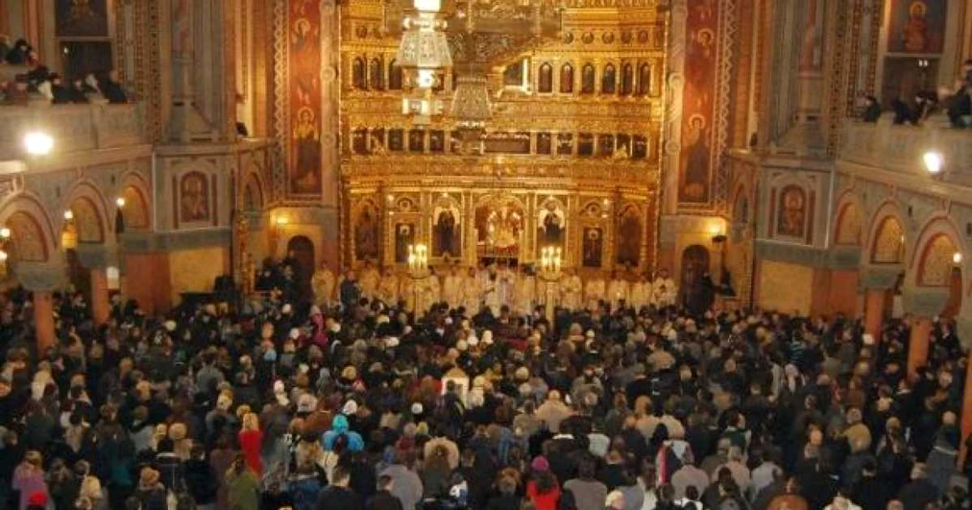 Zeci de mii de credincioşi sunt aşteptaţi mâine la biserici, mai ales că este şi zi liberă