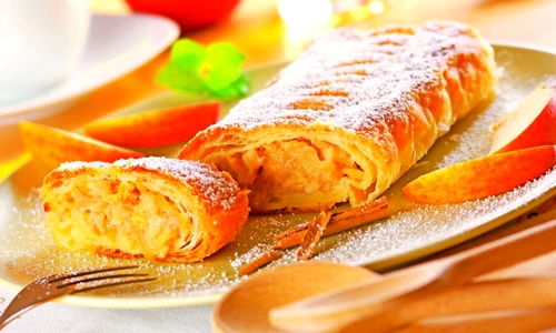 strudel cu mere si stafide jpeg
