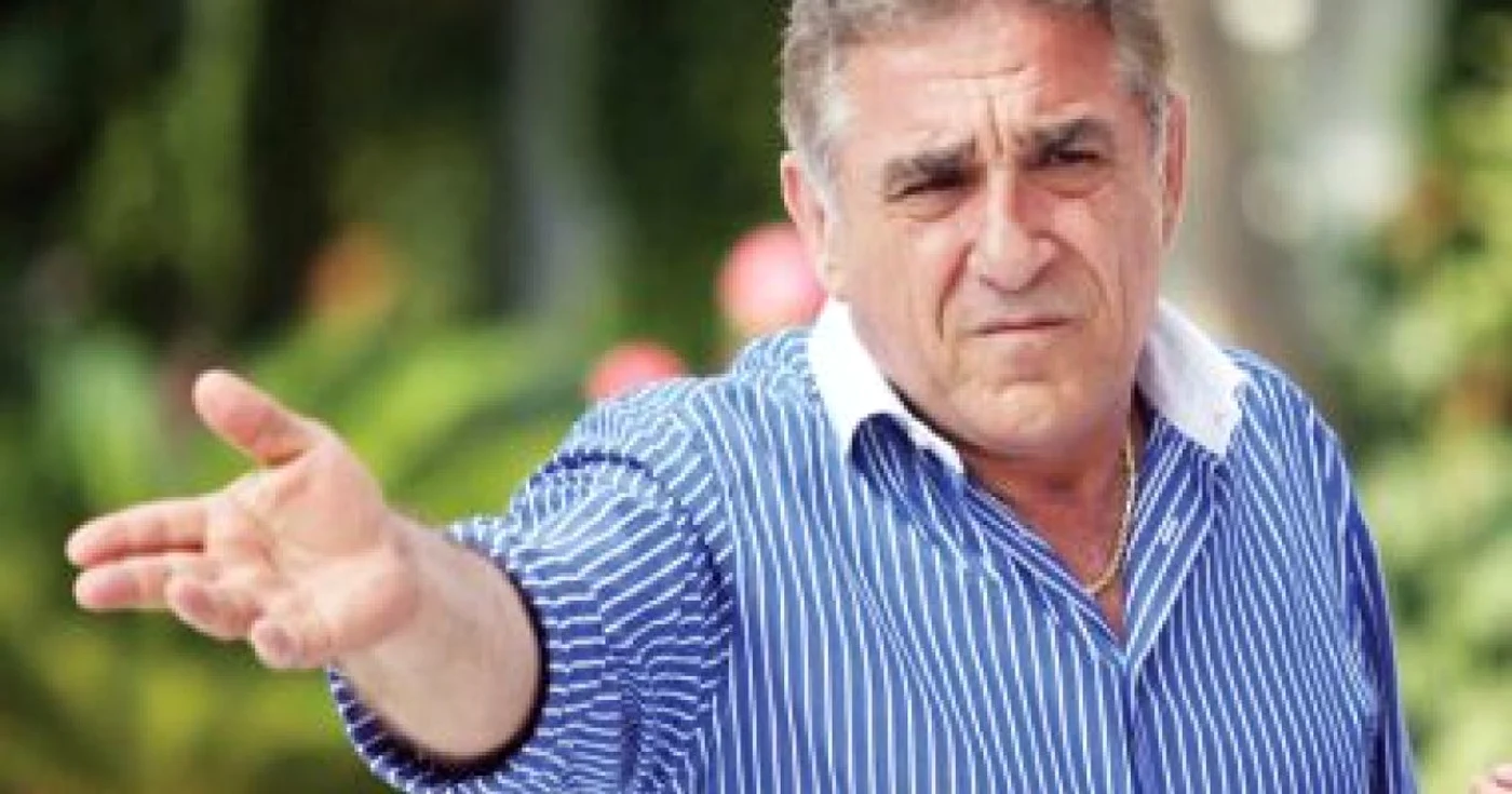 Ioan Becali se ocupă de soarta lui Mutu în absenţa agentului său, Victor Becali