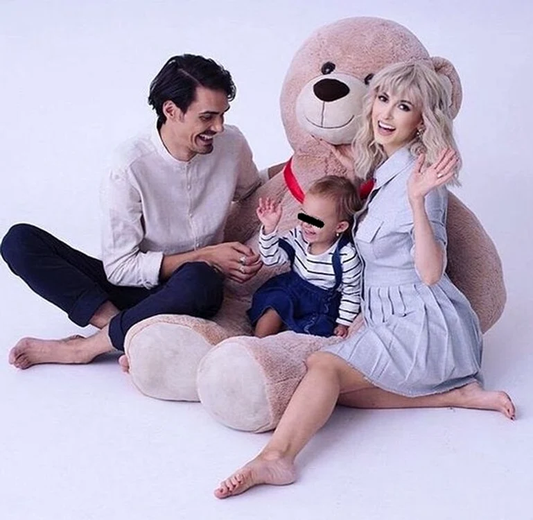 
    Andreea Bălan a explicat motivele pentru care nu a arătat chipul fiicei ei pe rețelele de socializareFoto: revista Unica  