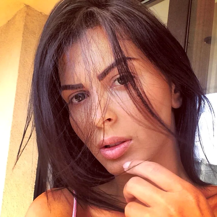 
    Printre aceste prostituate de lux se numără şi Mădălina PamfileFoto: Arhivă personală  