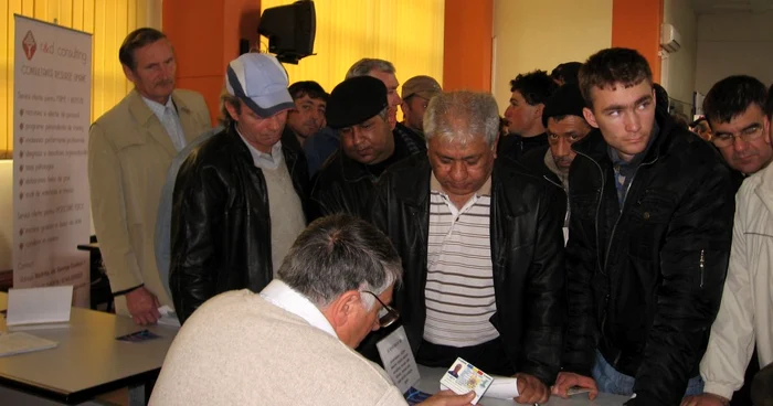 Şomerii au stat la coadă pentru un post în construcţii