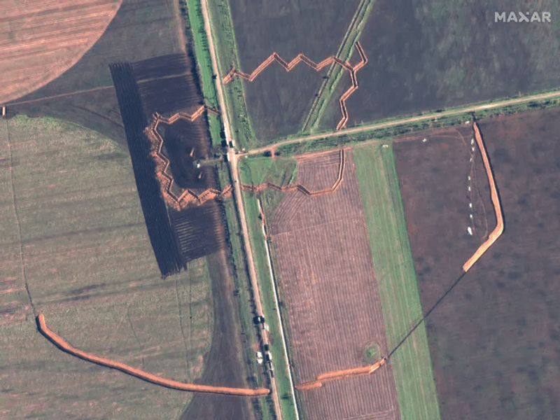 Imagini prin satelit arată tactica riscantă prin care trupele ruse speră să oprească avansul ucrainean spre Crimeea