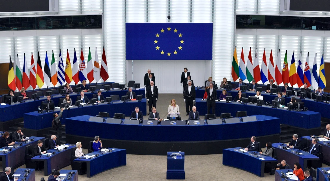 Un europarlamentar român l-a felicitat pe Putin la tribuna Parlamentului European FOTO: Profimedia