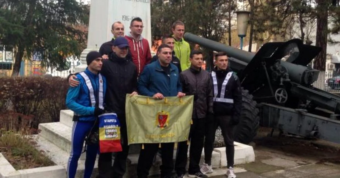 Militarii din Craiova vor preda drapelul colegilor de la Alba Iulia