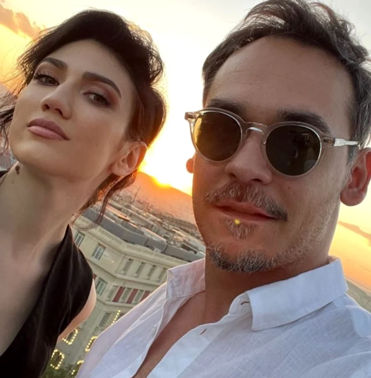 
    Răzvan Simion, relaxat, în vacanțăfoto: Instagram  