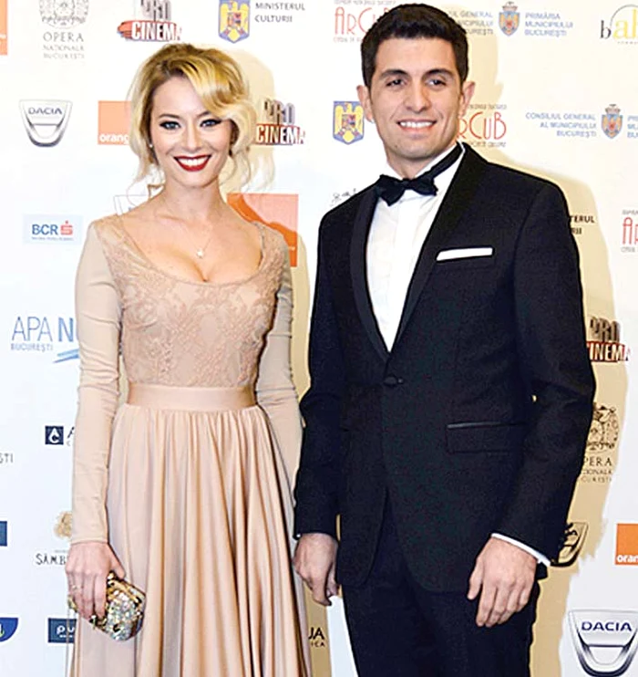 Laura va îmbrăca rochia de mireasă vara asta. Ea şi Cosmin Curticăpean vor organiza două petreceri, una la Iaşi şi una la Târgu-Mureş, oraşele lor natalefoto: arhiva personală