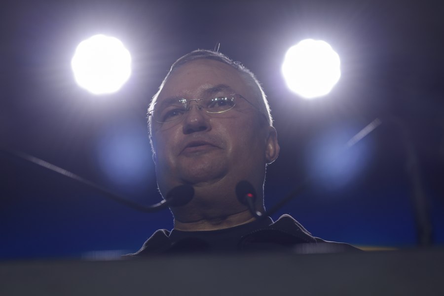 Cum a reacționat Nicolae Ciucă când a fost întrebat cu cine ar vota într-o finală Ciolacu-Simion