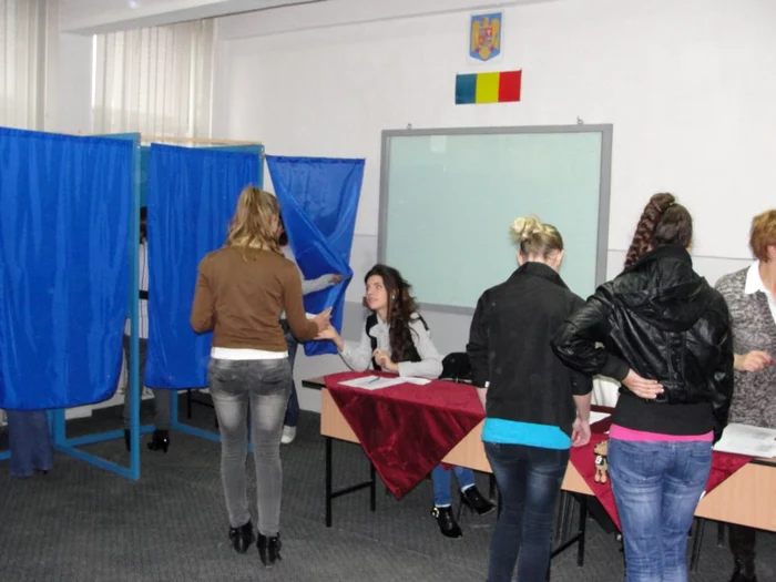 Elevii vor vota astăzi de la ora 9.00 la 18.00