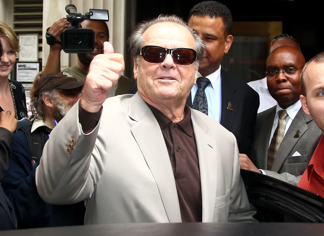 Jack Nicholson Takes Time Out For His Fans! jpeg
