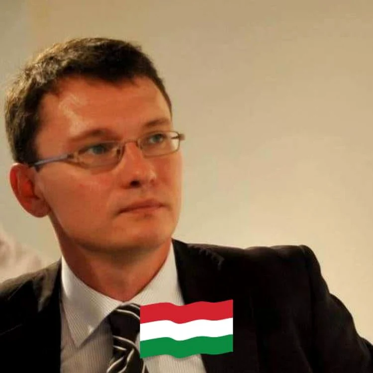 Preşedintele Partidului Popular Maghiar din Transilvania, Csomortanyi Istvan, i-a îndemnat pe maghiarii din Transilvania să nu se implice în războiul dintre Ucraina şi Rusia