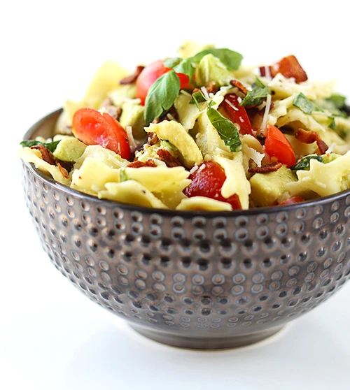 salata cu paste si avocado jpeg
